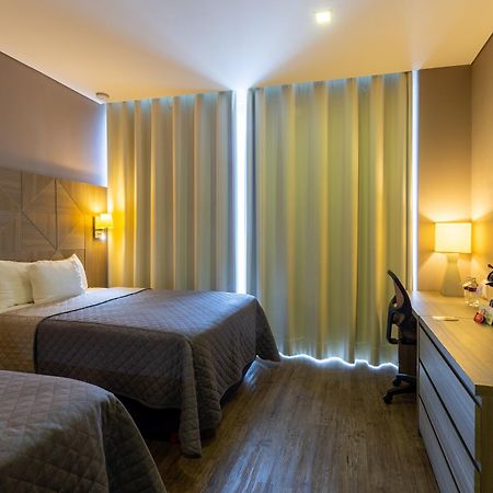 Hotel Glow Point - Mulza Leon Ngoại thất bức ảnh