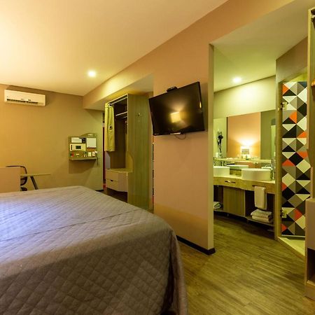 Hotel Glow Point - Mulza Leon Ngoại thất bức ảnh