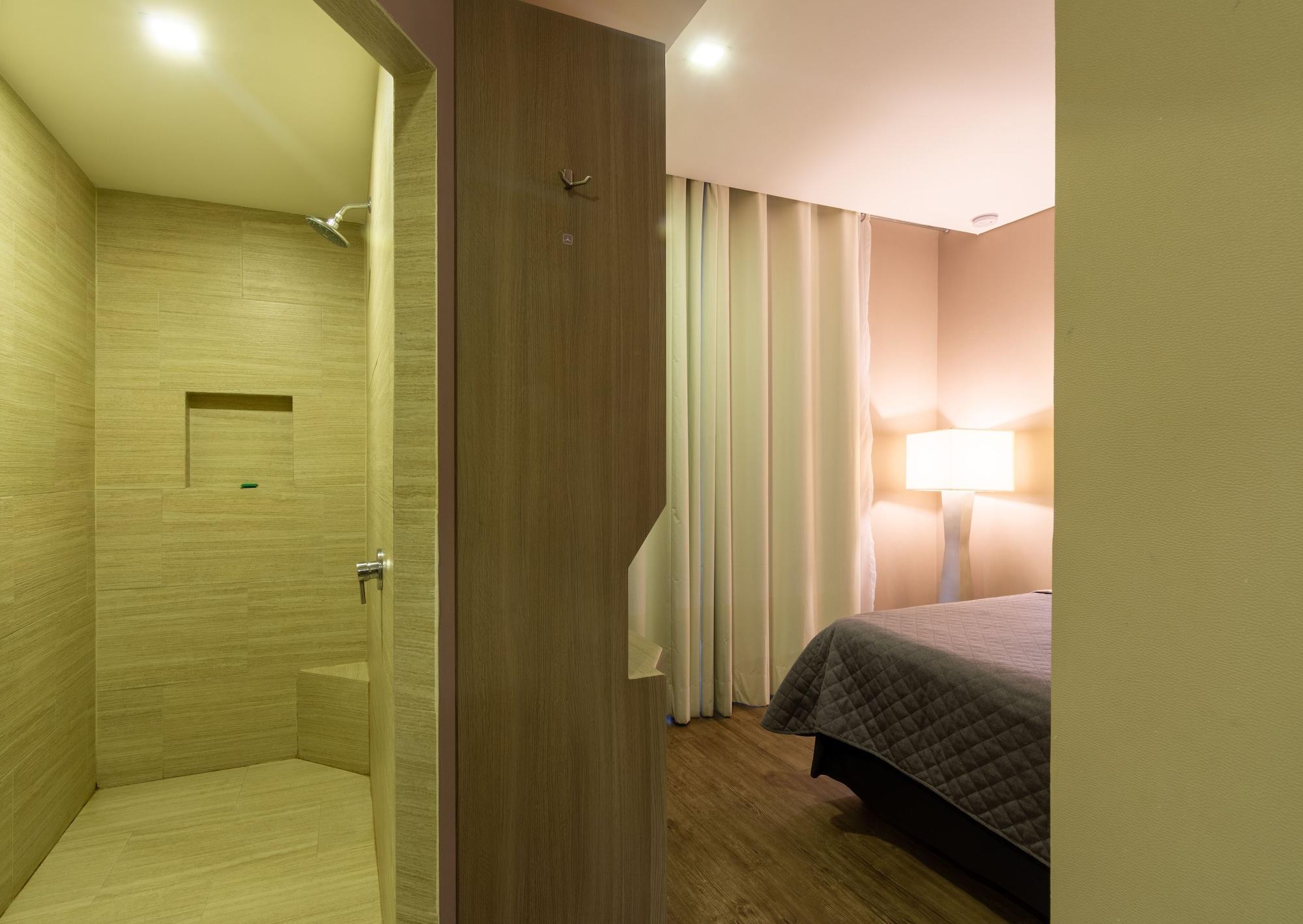 Hotel Glow Point - Mulza Leon Ngoại thất bức ảnh