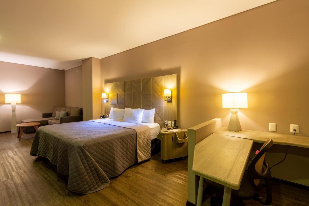 Hotel Glow Point - Mulza Leon Ngoại thất bức ảnh