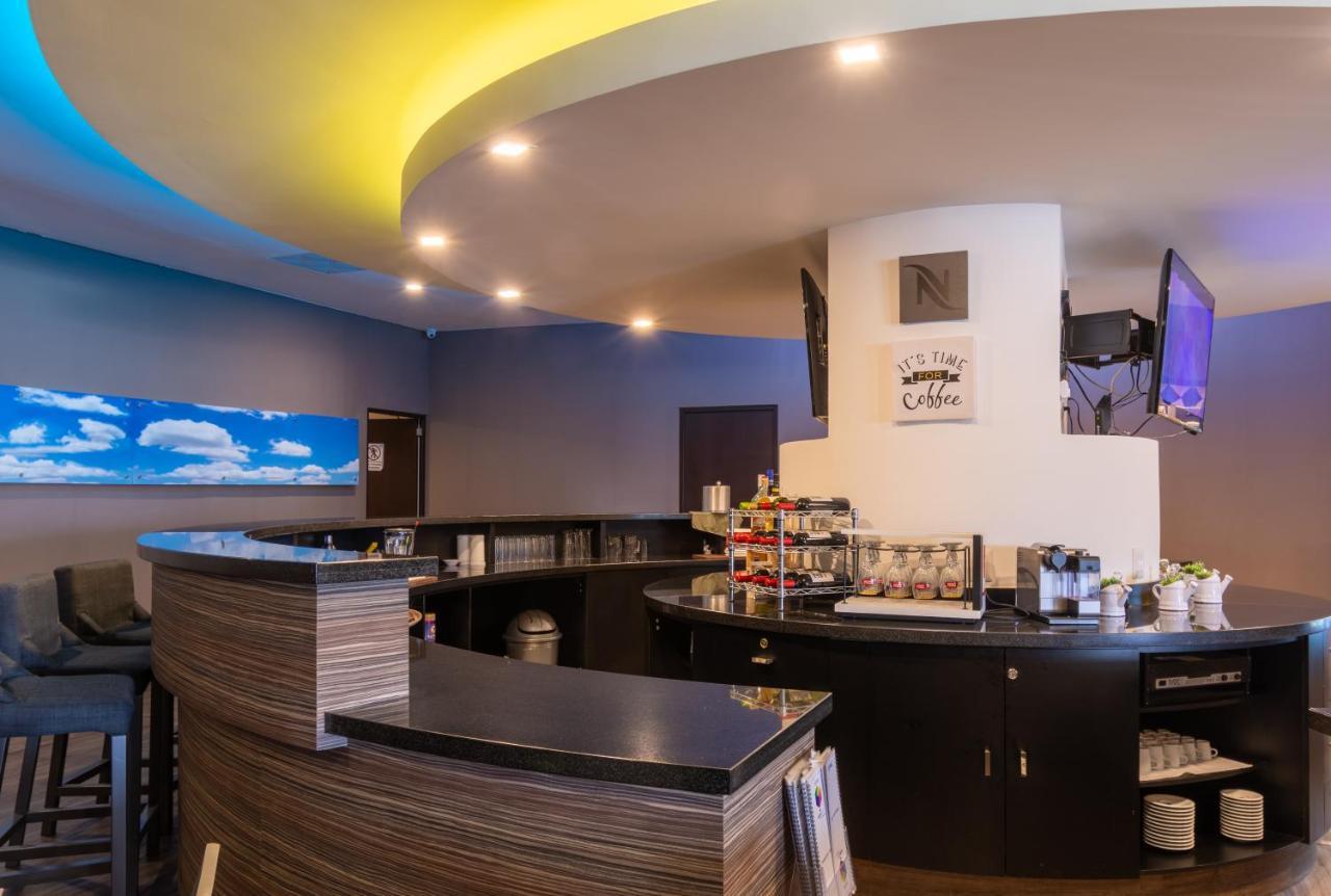 Hotel Glow Point - Mulza Leon Ngoại thất bức ảnh