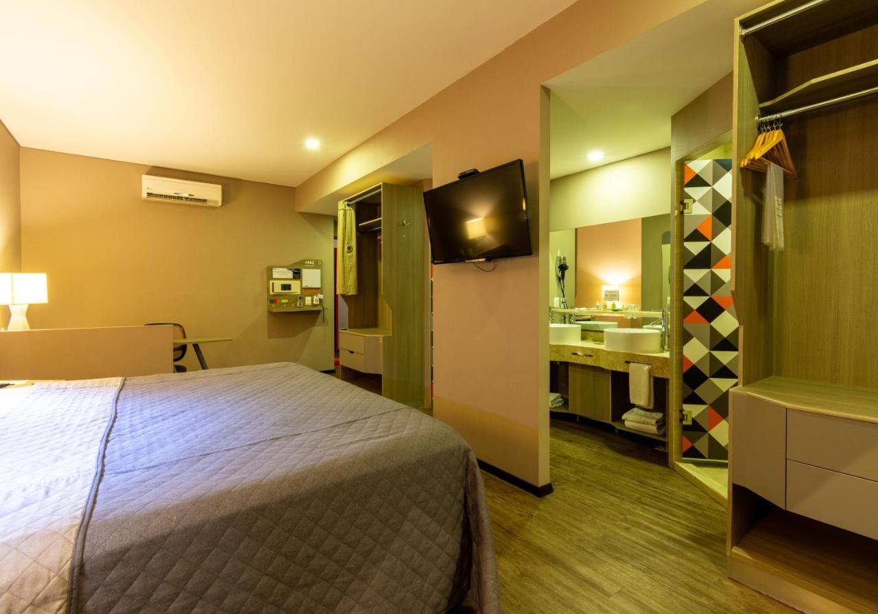 Hotel Glow Point - Mulza Leon Ngoại thất bức ảnh