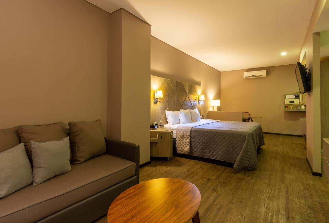 Hotel Glow Point - Mulza Leon Ngoại thất bức ảnh