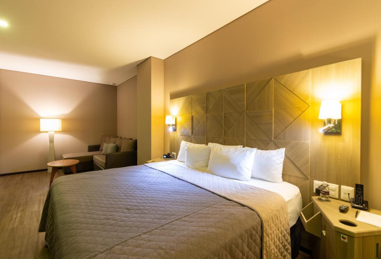 Hotel Glow Point - Mulza Leon Ngoại thất bức ảnh