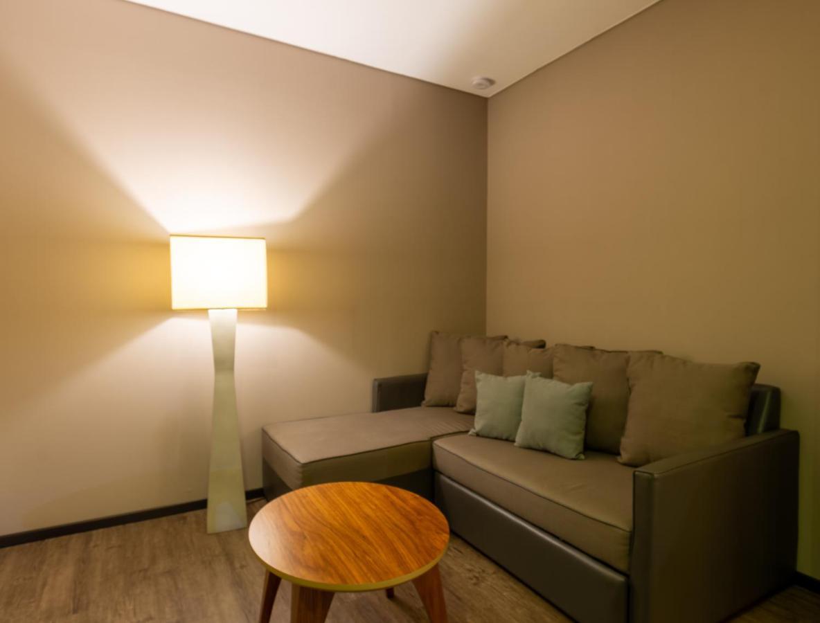 Hotel Glow Point - Mulza Leon Ngoại thất bức ảnh