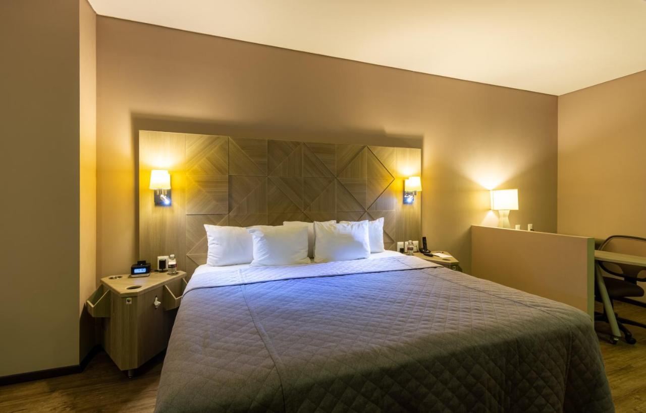 Hotel Glow Point - Mulza Leon Ngoại thất bức ảnh